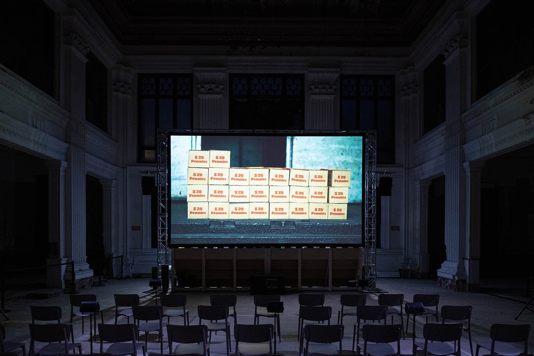 Jill Magid, Tender Presence, 2022
Performance and installation presented by Creative Time at The Dime Savings Bank of Williamsburg
Image courtesy the artist, Creative Time, and LABOR, Mexico City
photography: Daniel Salemi