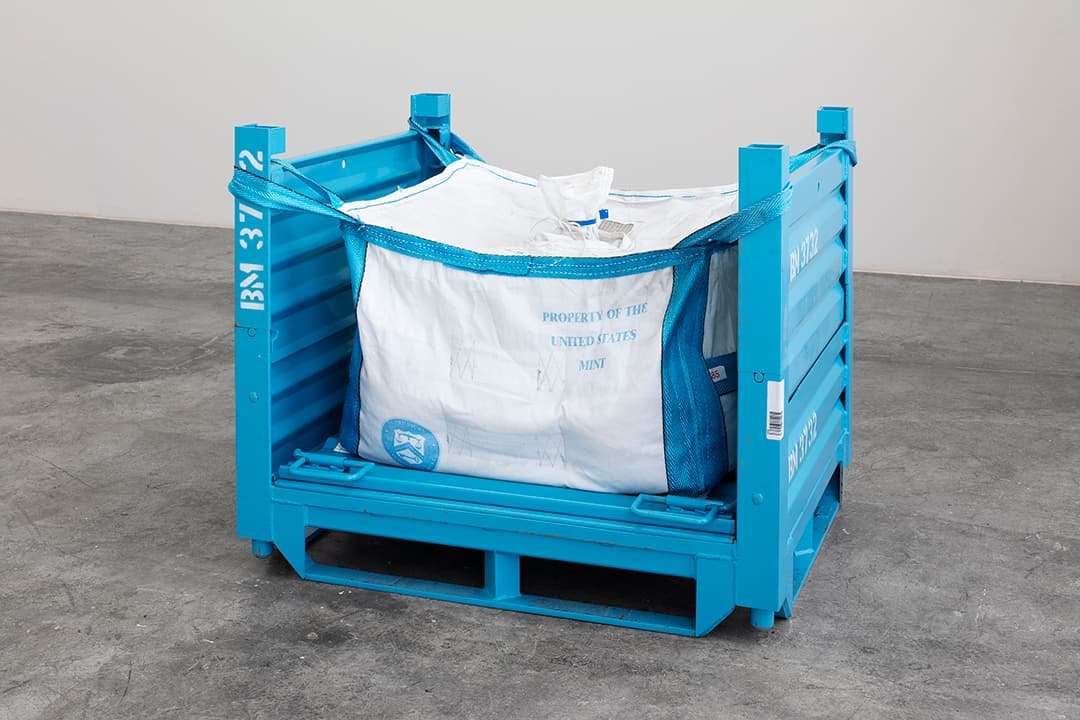 Jill Magid, 5 Centavos de Peso Mexicano / U.S. Mint Bulk Bag, 2022. Photography: Ramiro Chaves. Image courtesy the artist and LABOR, Mexico City